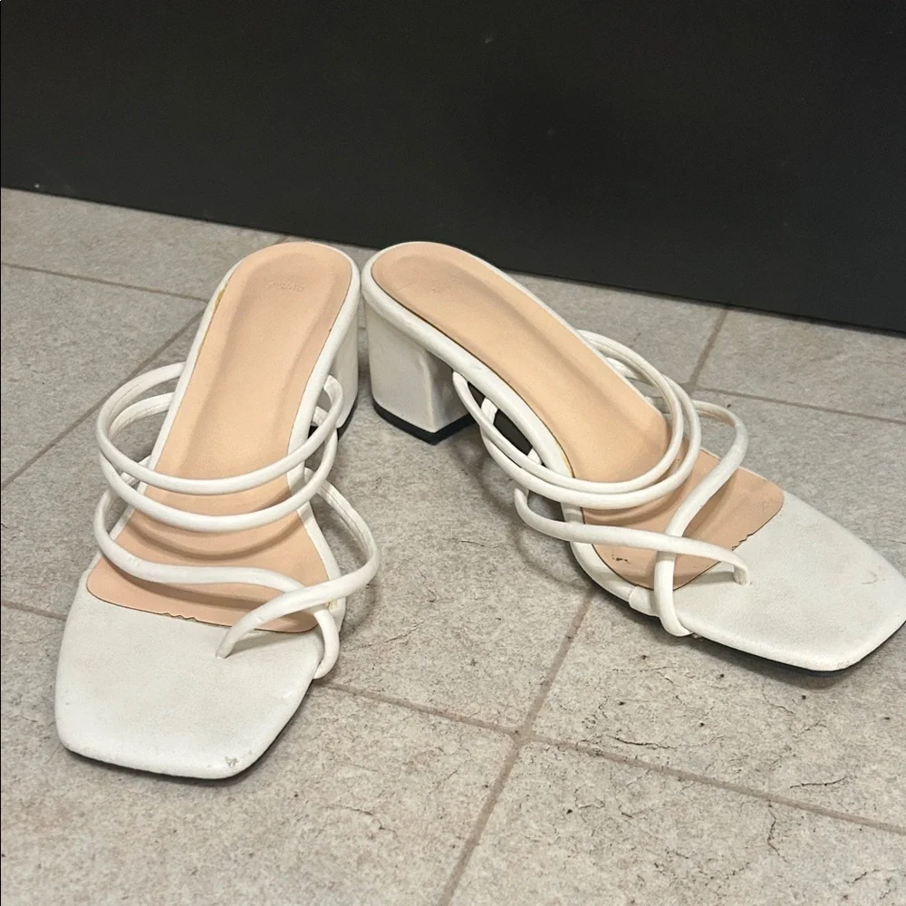 Elegant White Strappy Block Heel Sandals - Picture 2 of 2